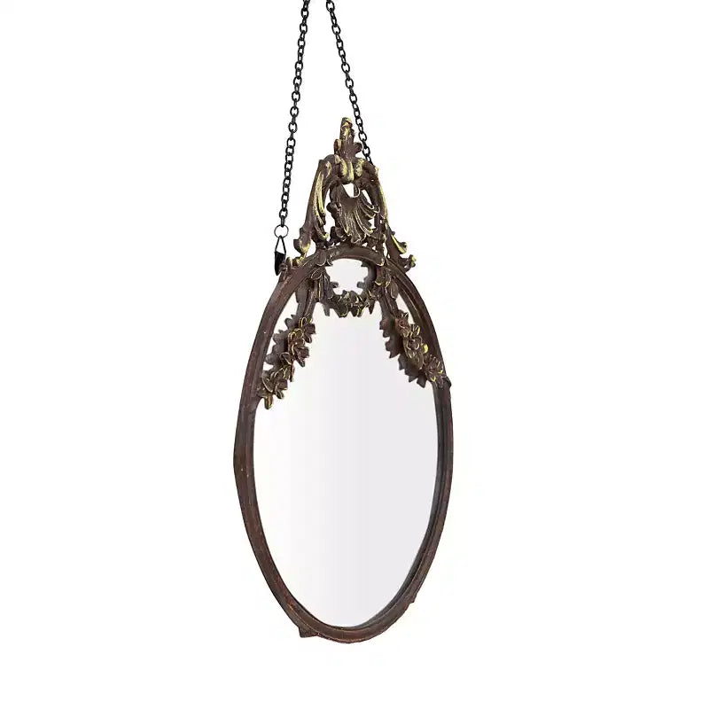 Miroir mural encadré en étain avec chaîne décorative et finition antique, bronze, de Storied Home