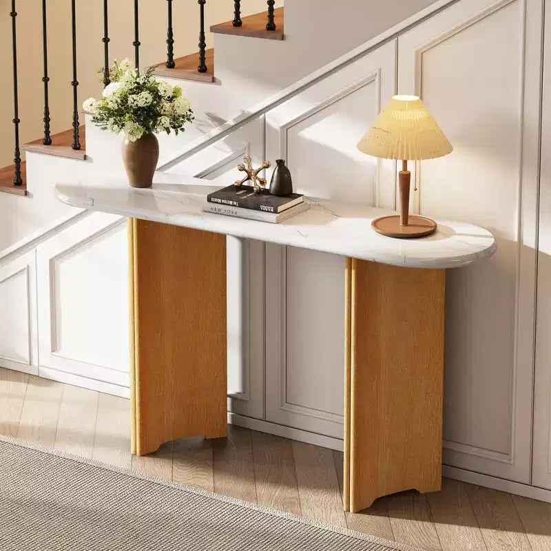 Console étroite avec plateau ovale en faux marbre, table de canapé rustique avec pieds incurvés pour salon blanc naturel